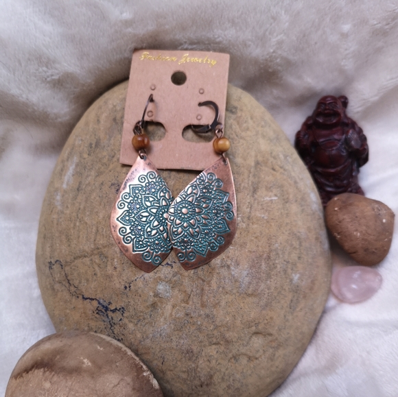 FREE WITH PURCHASE. Earrings - Picture 2 of 2